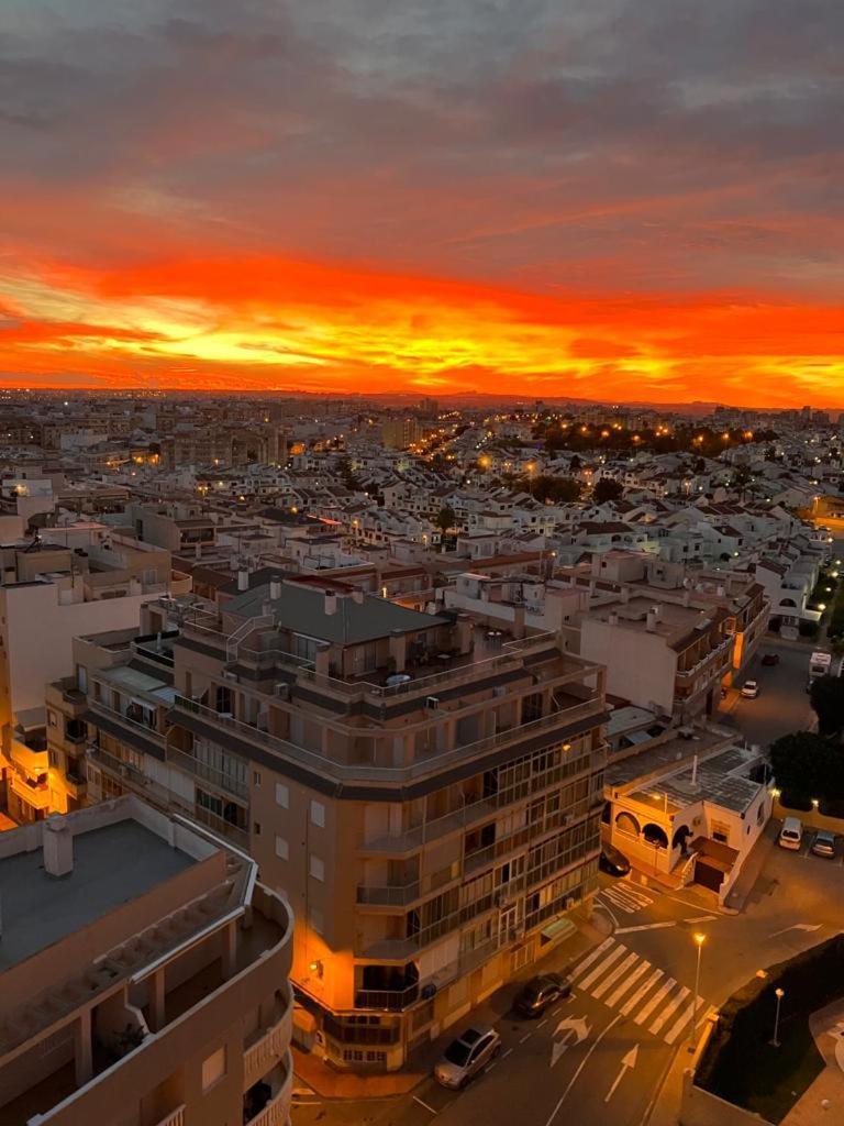 Tus Vacaciones Junto Al Mar Apartment Torrevieja Luaran gambar